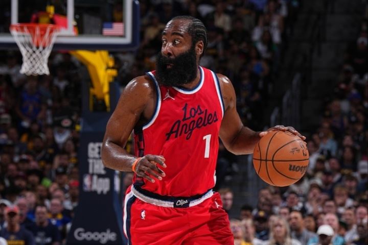 哈登刚结束中国行~🤔头条新闻小调查：哈登赢得过NBA总冠军吗？