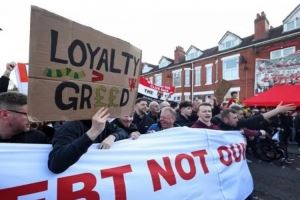 曼晚：在引进塞斯科后，曼联球迷团体取消对拉特克利夫的抗议计划