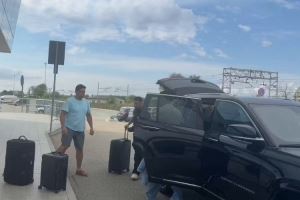 记者：道格拉斯-路易斯启程前往英格兰，加盟诺丁汉森林