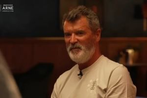 基恩晒曼联时期合同：同时签了多份合同，2000年基础周薪2万镑