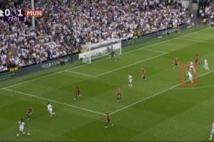 遭富勒姆扳平！B费跟丢史密斯-罗，丢球后摊手抱怨后防线👐