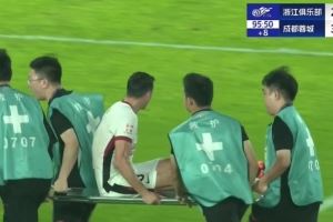 浙江主场担架员：虽然蓉城队员对我们工作有些干扰，但并非有意