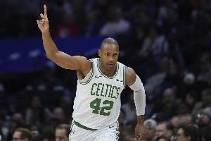 媒体人：没霍福德就没有凯尔特人第18冠 真希望绿军退役他的球衣