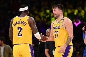 湖人训练营观察：替补阵容表现抢眼压过主力 范德比尔特恢复健康