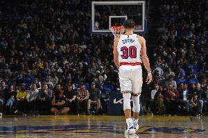 助教：库里不可能成为健身房里最壮的人且不损手感 这需要平衡