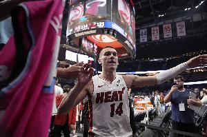 进最佳阵最高可续5年3.8亿！希罗今年未提前续约 明年可重启谈判