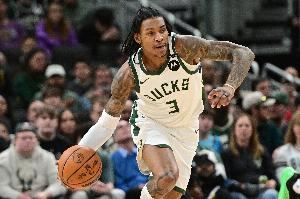 进攻挡不住！雄鹿首节轰下40分 小凯文-波特10分&AJ-格林9分