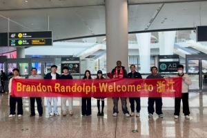 德甲常规赛得分王！浙江男篮晒新外援布兰登-兰道夫接机照