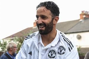 曼联取得英超主场4连胜，而此前13个主场战绩只有3胜2平8负