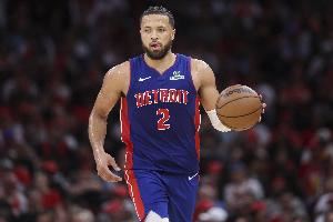 不在状态！康宁汉姆半场9投仅3中拿到8分5助 正负值-2