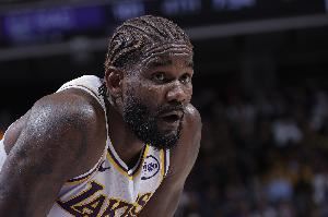 这把尽力了！艾顿14中8贡献16分8板2助2断1帽 拼下5前场板